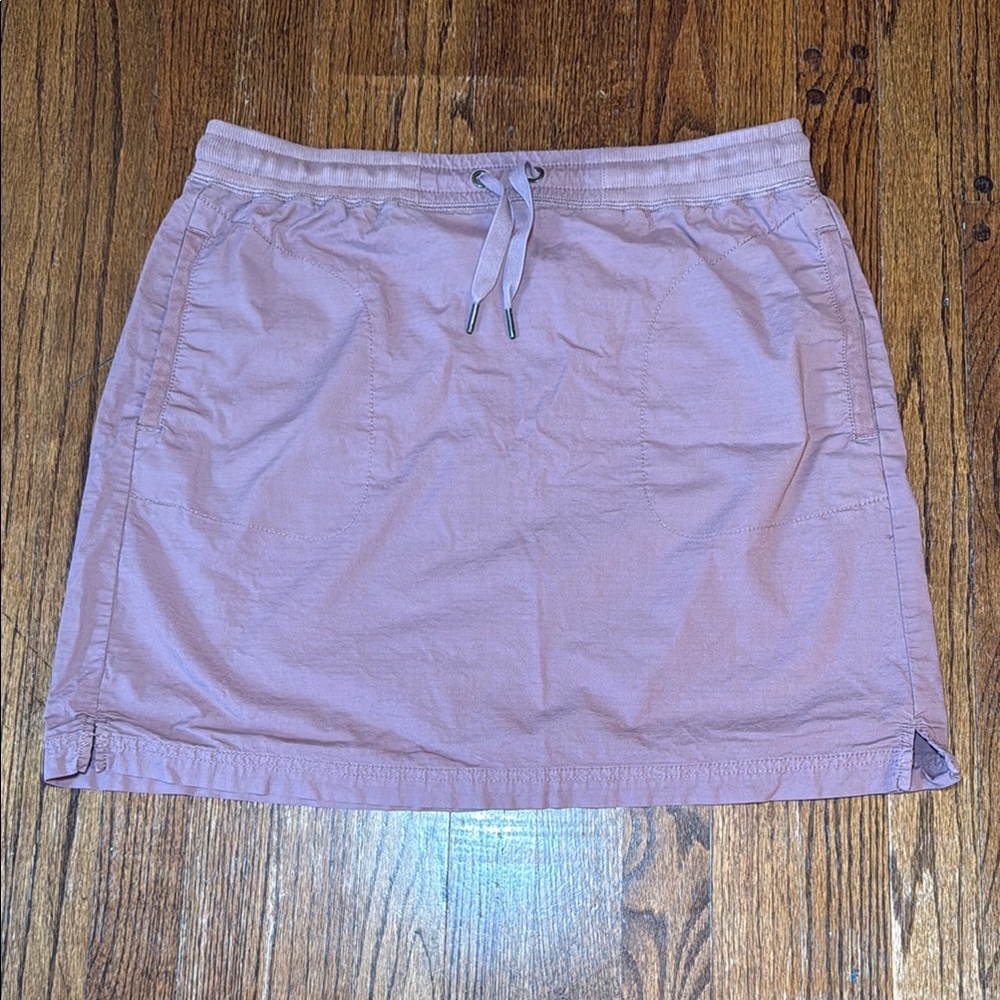L.L. Bean women’s medium maroon Mini Cargo Skirt Casual with pockets minimalist